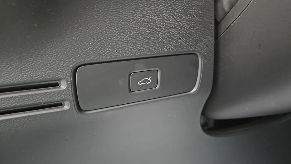 VOLVO C40 -