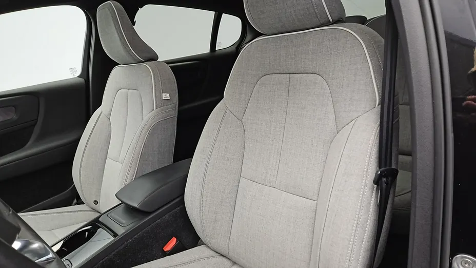 VOLVO C40 -