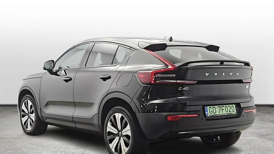 VOLVO C40 -