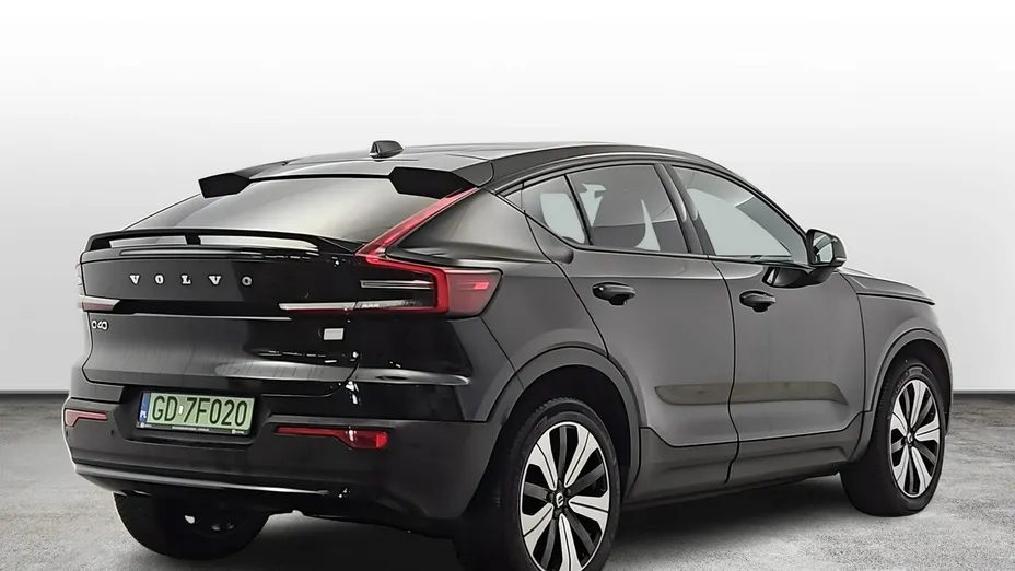 VOLVO C40 -
