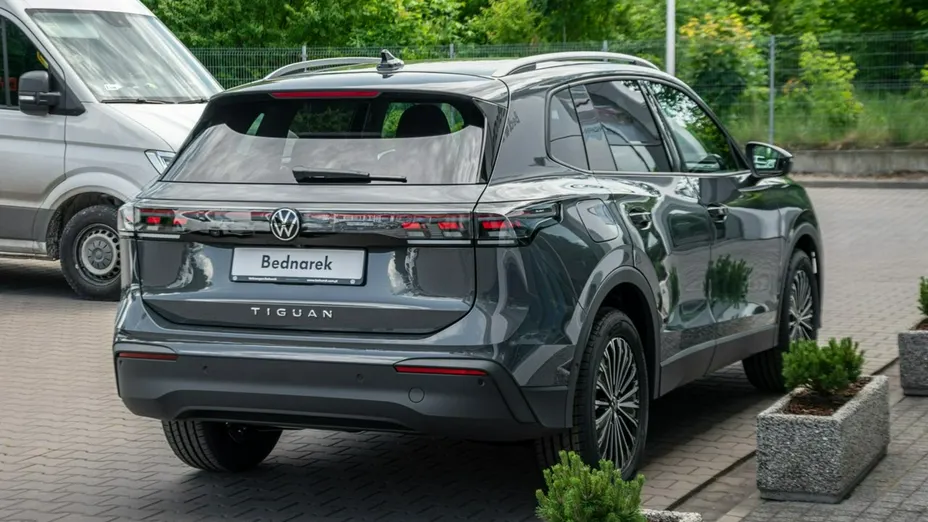 VOLKSWAGEN Tiguan -