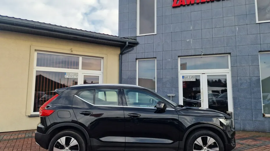VOLVO XC40 -