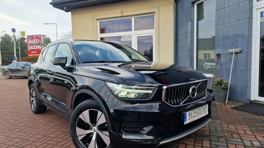 VOLVO XC40 -
