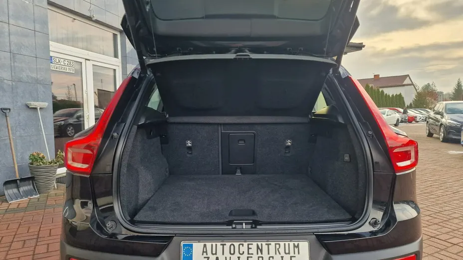 VOLVO XC40 -