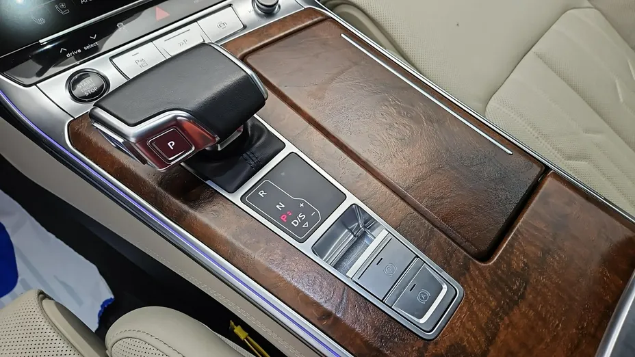 AUDI A6 -