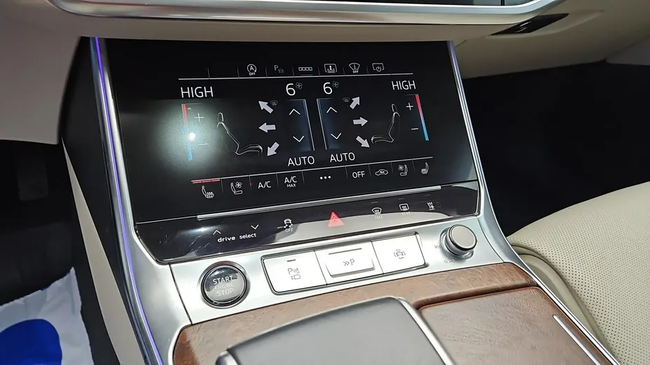 AUDI A6 -