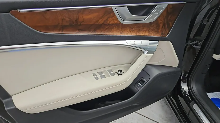 AUDI A6 -