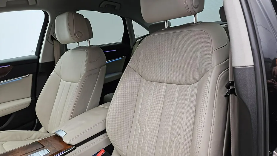 AUDI A6 -