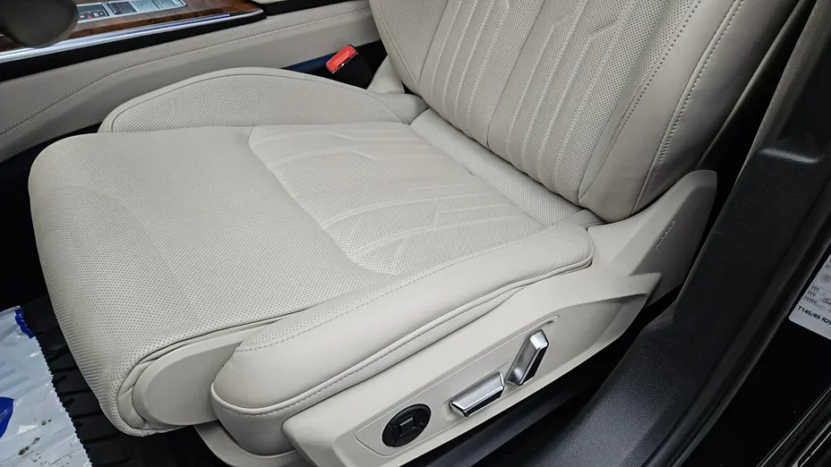 AUDI A6 -