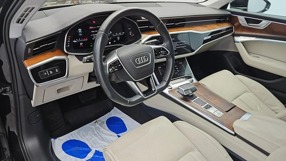 AUDI A6 -