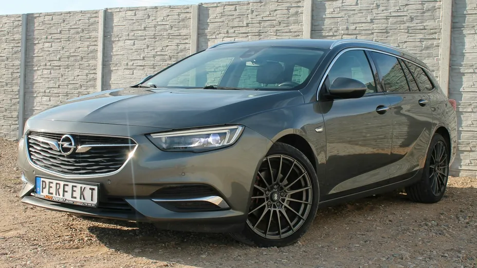 OPEL Insignia -