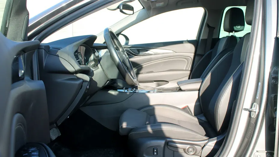 OPEL Insignia -