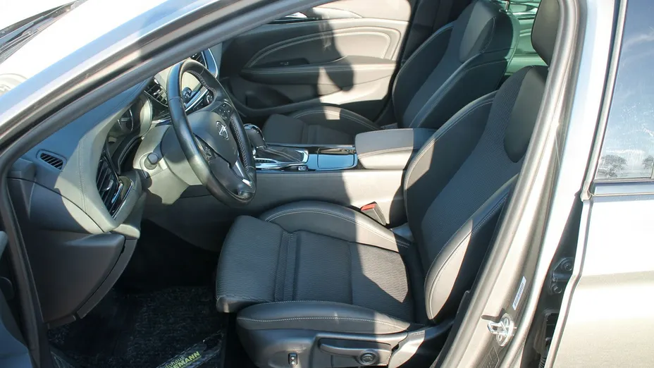 OPEL Insignia -