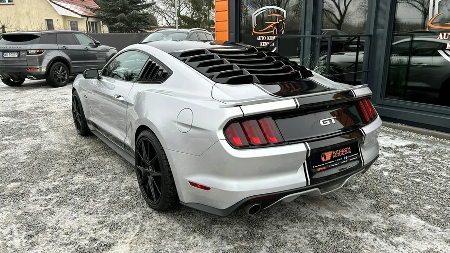 FORD Mustang -