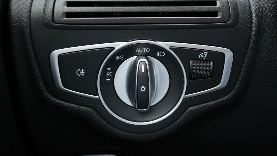 MERCEDES-BENZ C Klasa -