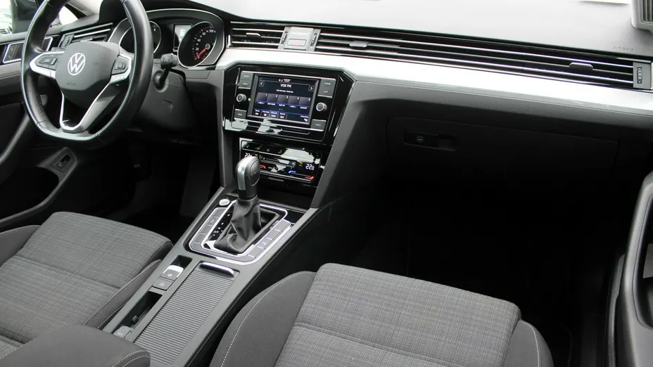 VOLKSWAGEN Passat -