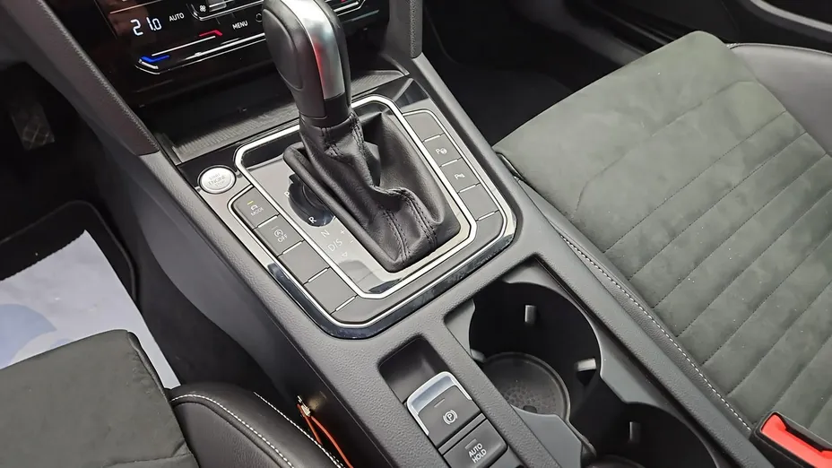 VOLKSWAGEN Passat -