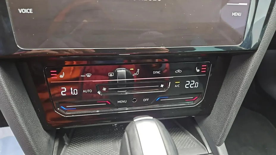 VOLKSWAGEN Passat -