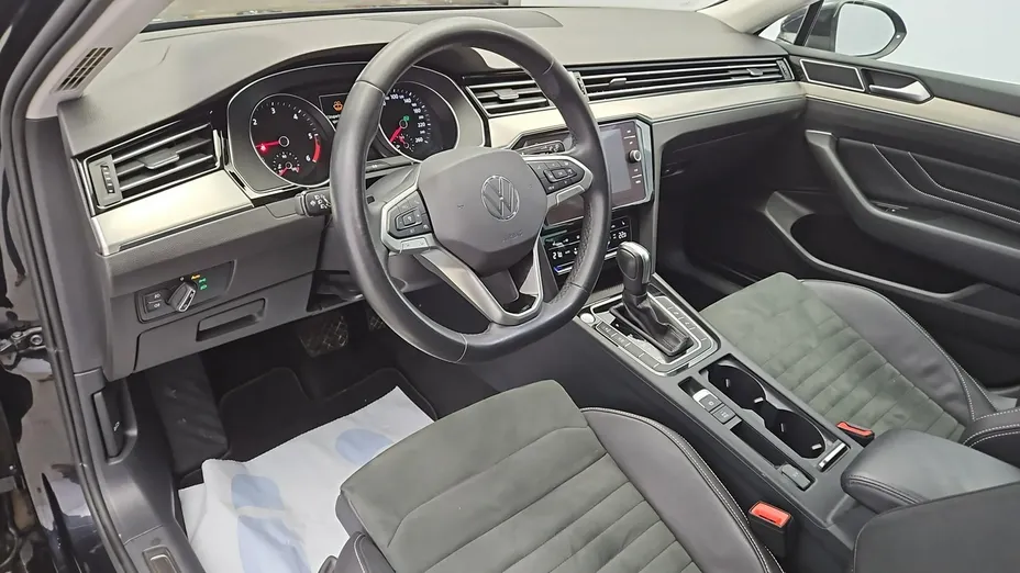 VOLKSWAGEN Passat -