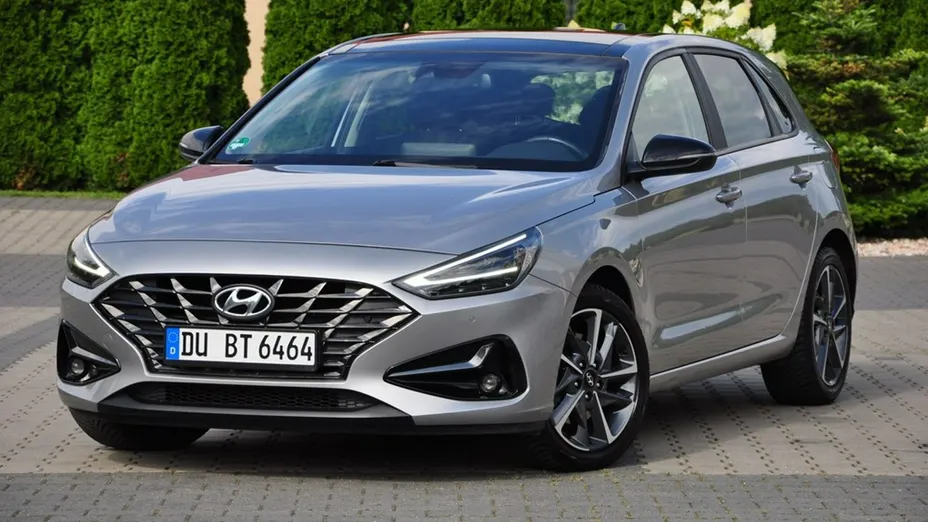 HYUNDAI i30 -