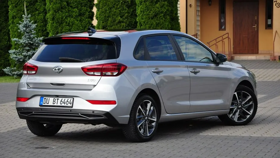 HYUNDAI i30 -