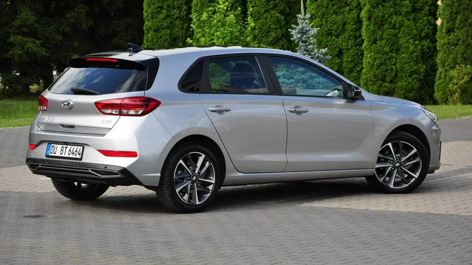 HYUNDAI i30 -