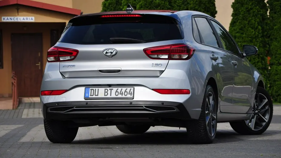 HYUNDAI i30 -