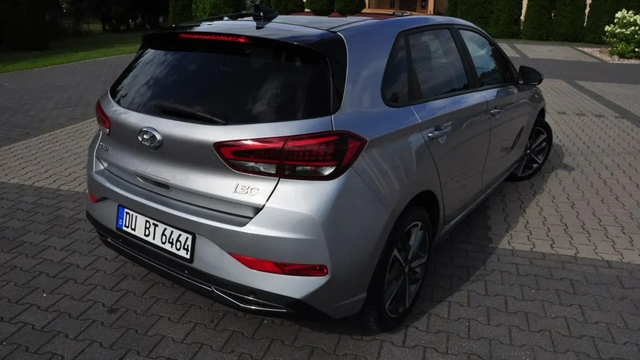 HYUNDAI i30 -