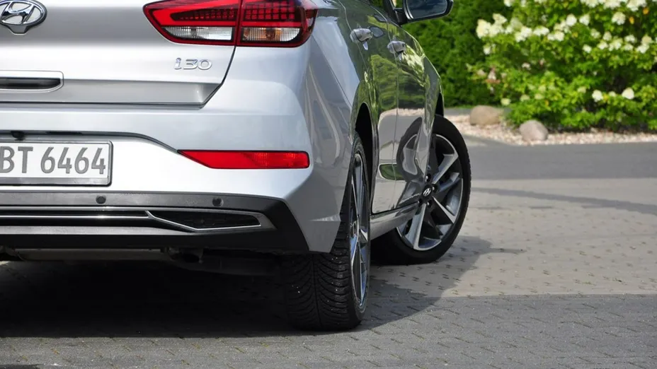HYUNDAI i30 -