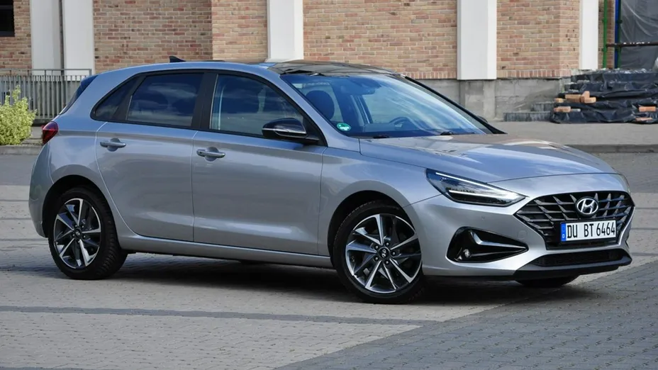 HYUNDAI i30 -