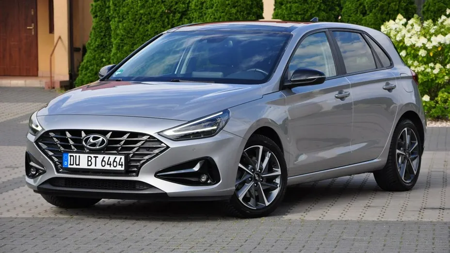 HYUNDAI i30 -