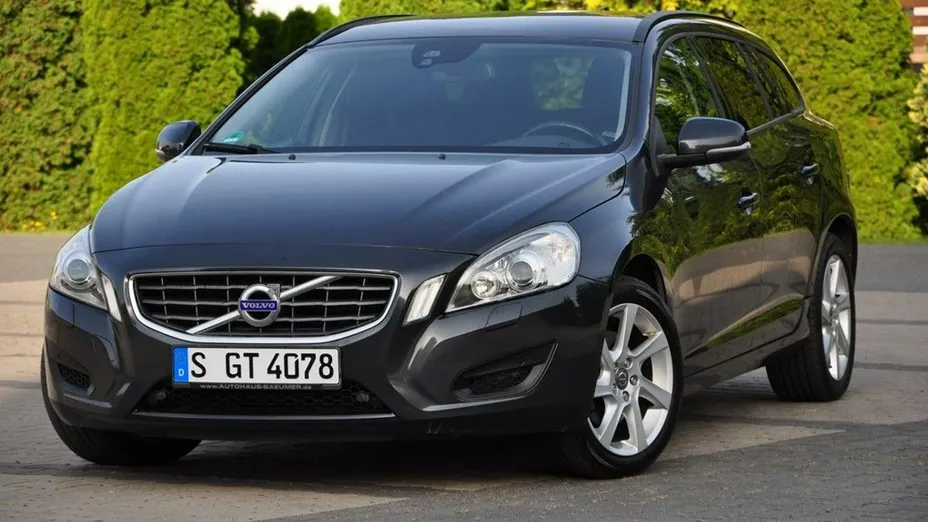 VOLVO V60 -
