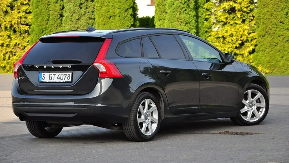 VOLVO V60 -