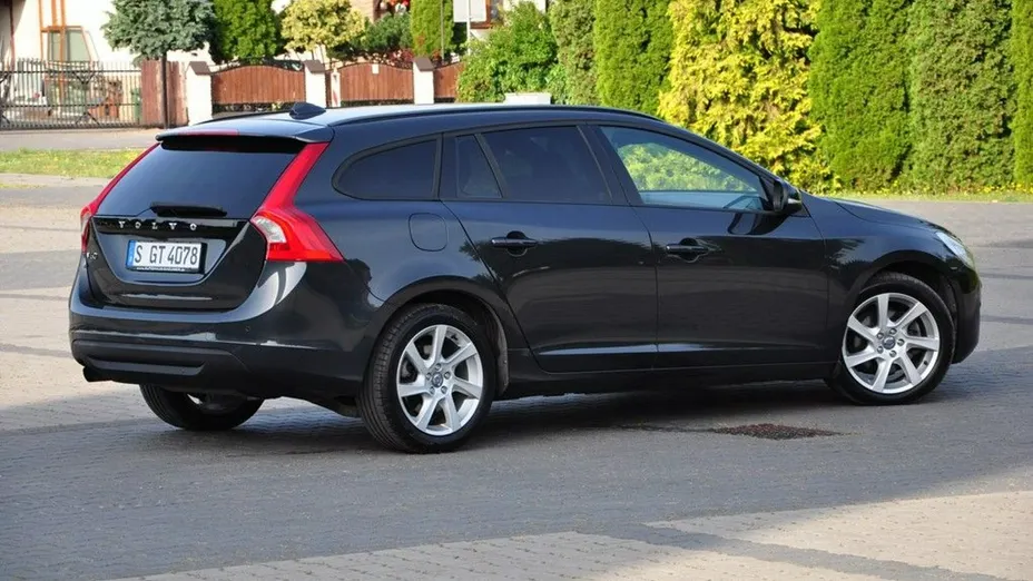VOLVO V60 -