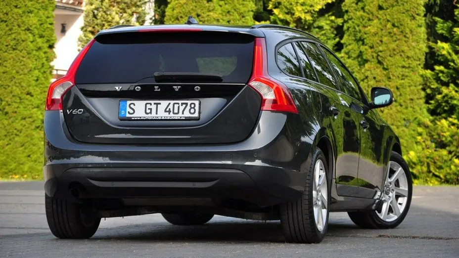 VOLVO V60 -