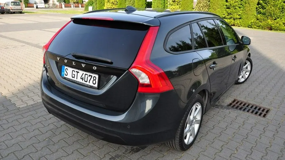 VOLVO V60 -