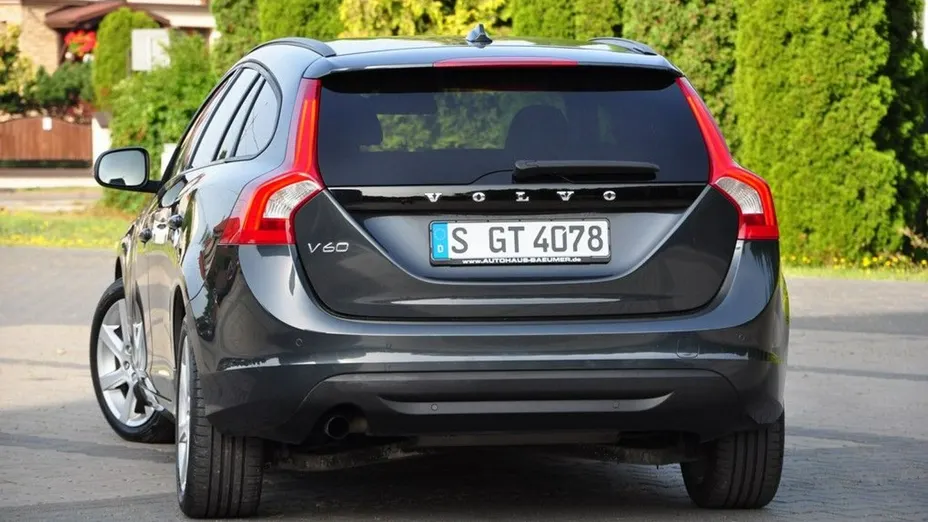 VOLVO V60 -
