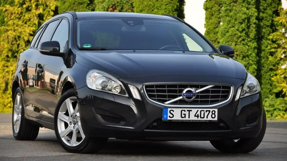 VOLVO V60 -
