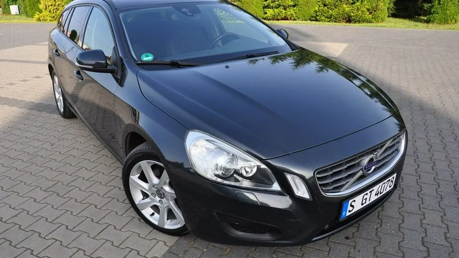 VOLVO V60 -