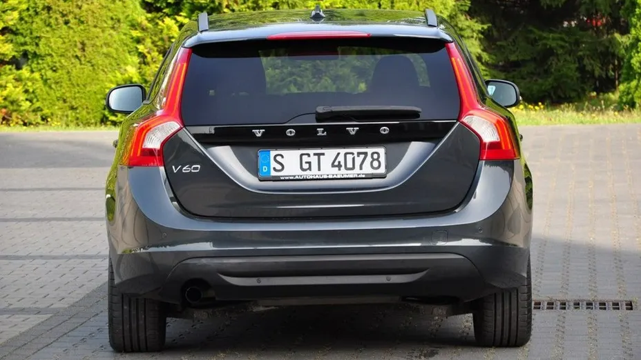 VOLVO V60 -