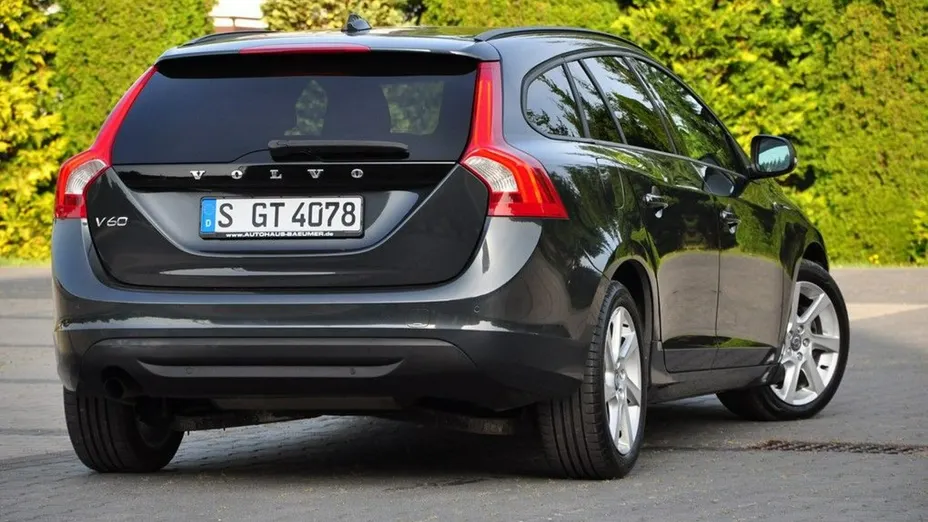 VOLVO V60 -