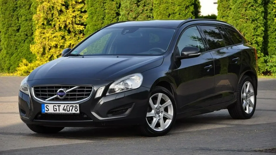 VOLVO V60 -