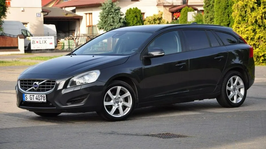 VOLVO V60 -