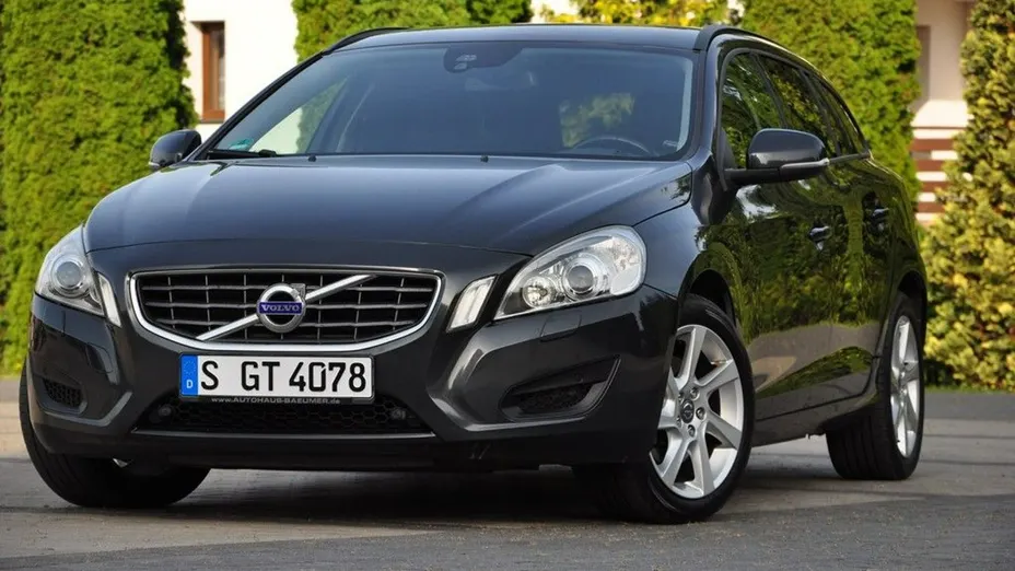VOLVO V60 -