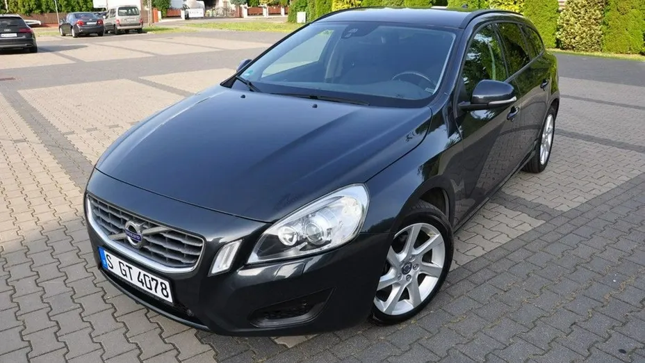 VOLVO V60 -