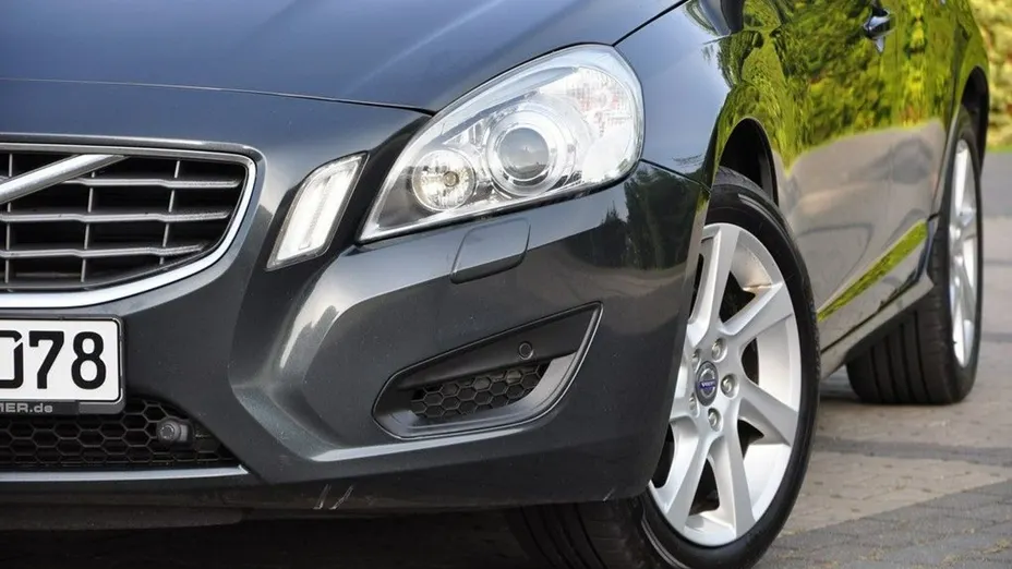 VOLVO V60 -