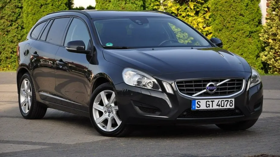 VOLVO V60 -