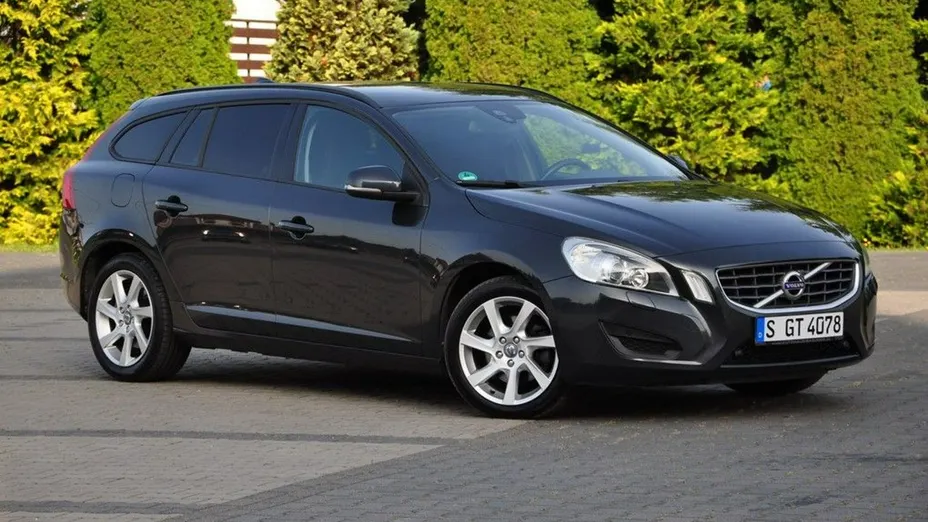 VOLVO V60 -