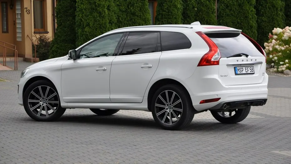 VOLVO XC60 -