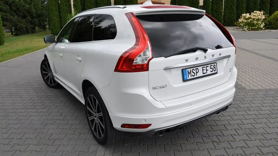 VOLVO XC60 -